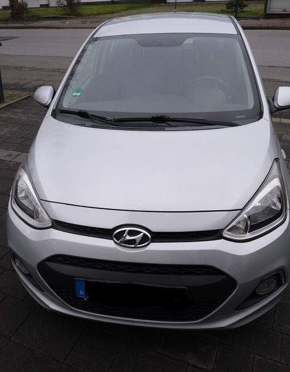 Gebraucht Hyundai i10 YES! Silver 87 PS (63 kW) 2015 Silber Kleinwagen
