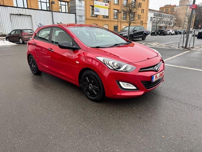 Rot Gebraucht 2014 Hyundai i30 Trend Limousine | 5.900 € (Guter Preis) - Bild 1/4