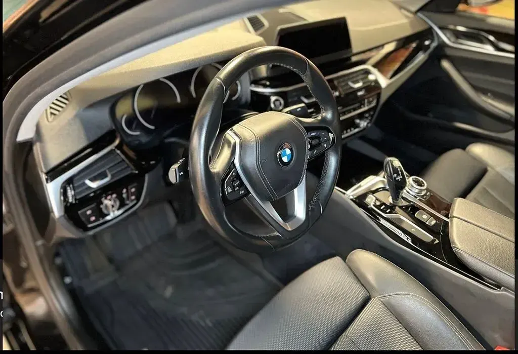 Gebraucht BMW 520 Sport Line 184 PS (135 kW) 2017 Schwarz Limousine