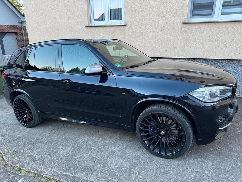 Schwarz Gebraucht 2013 BMW X5 M50 SUV | 22.500 € (Fairer Preis) - Bild 1/4