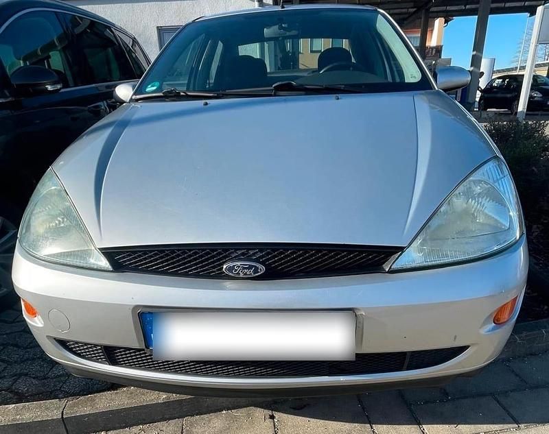 Usata Ford Focus 101 CV (74 kW) 2001 Argento Berlina
