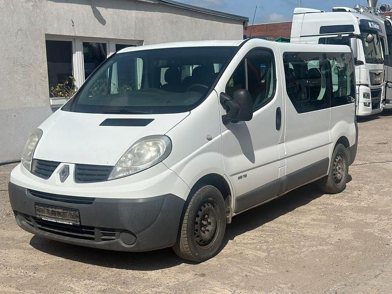 Gebraucht Renault Trafic 114 PS (83 kW) 2011 Weiß Van / Kleinbus