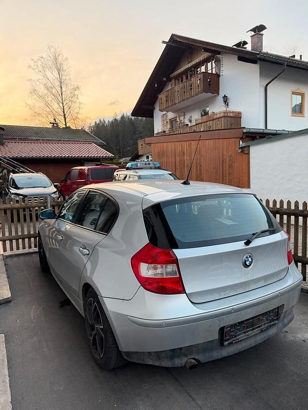 Gebraucht BMW 118 129 PS (94 kW) 2007 Silber Kleinwagen