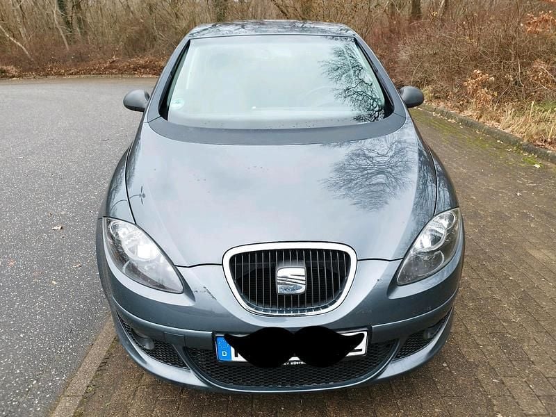 Grau Gebraucht 2007 Seat Altea Van / Kleinbus | 3.500 € (Fairer Preis) - Bild 1/4