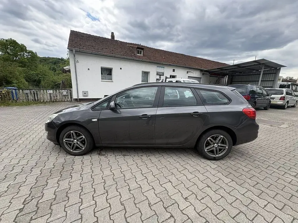 Gebraucht Opel Astra Sport 140 PS (102 kW) 2010 Grau Kombi