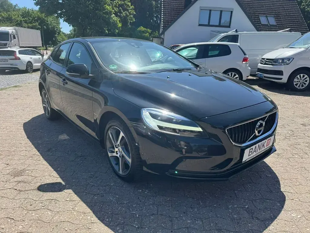 Gebraucht Volvo V40 Kinetic 152 PS (111 kW) 2018 Schwarz Limousine