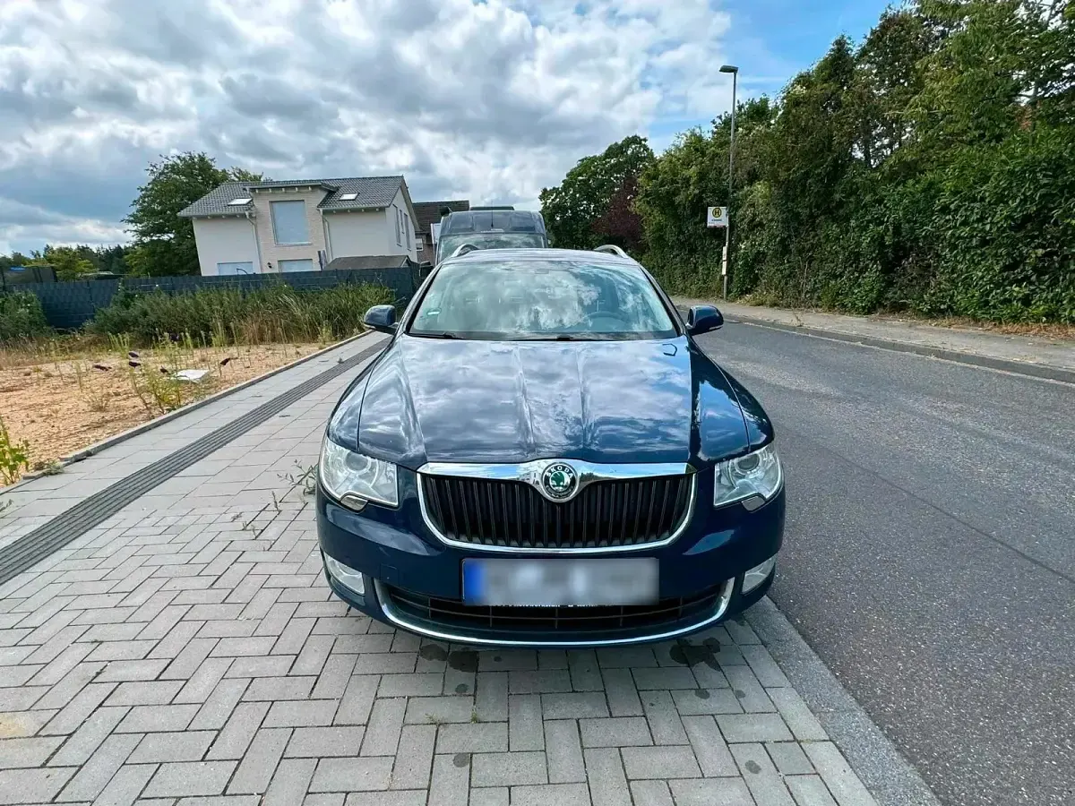 Gebraucht Skoda Superb 170 PS (125 kW) 2010 Blau Kombi