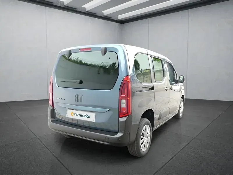 Neu Fiat Doblò 131 PS (96 kW) 2026 Blau Van / Kleinbus