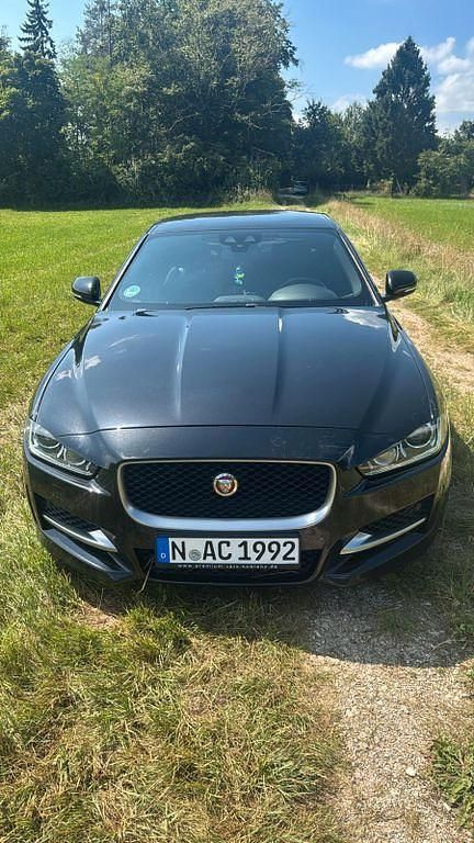Schwarz Gebraucht 2017 Jaguar XE R-Sport Limousine | 11.200 € (Fairer Preis) - Bild 1/4