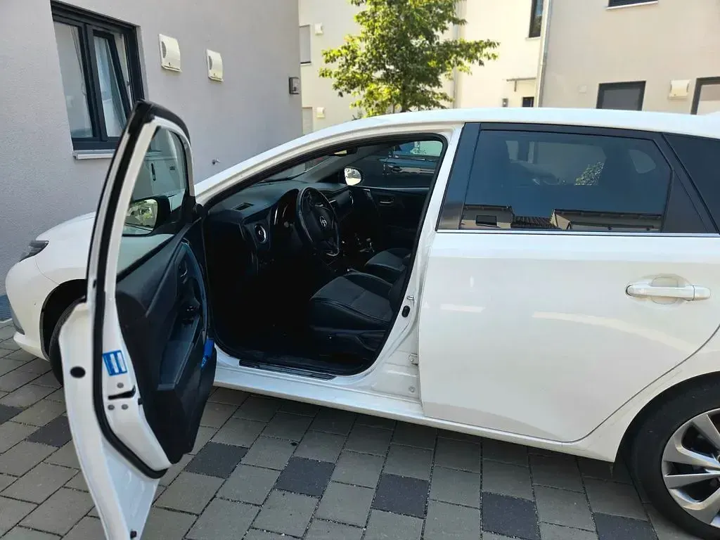Gebraucht Toyota Auris Executive 116 PS (85 kW) 2015 Weiß Limousine