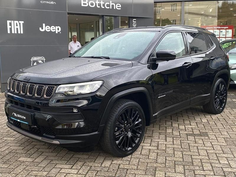 Gebraucht Jeep Compass Limited 190 PS (139 kW) 2023 Black clear coat SUV