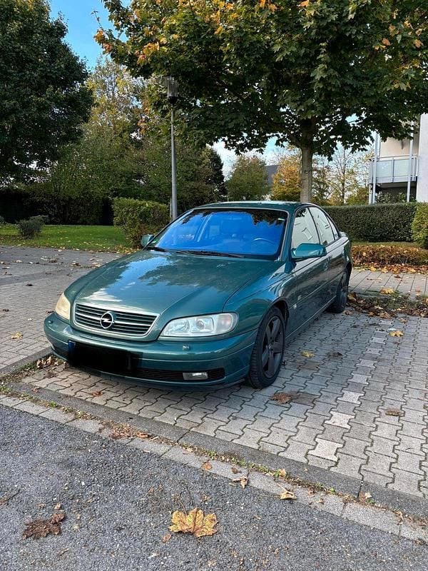 Grün Gebraucht 2025 Opel Omega Design Edition Limousine | 6.789 € (Guter Preis) - Bild 1/4