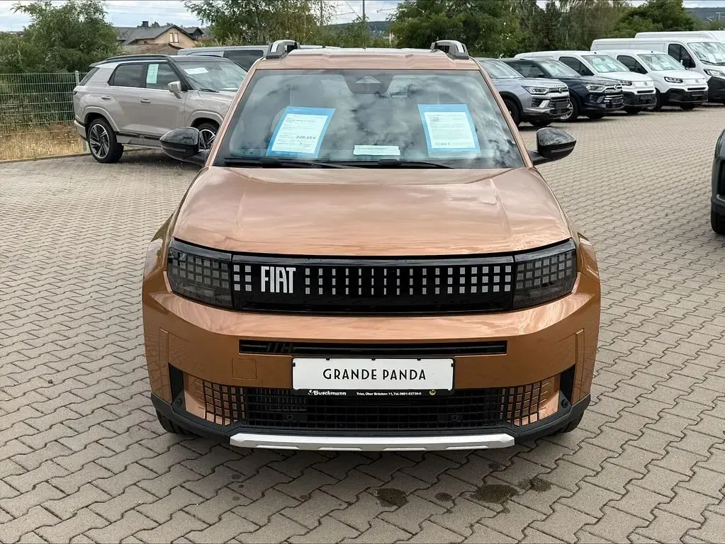 Neu Fiat Grande Panda La Prima 101 PS (74 kW) 2026 Braun Kleinwagen