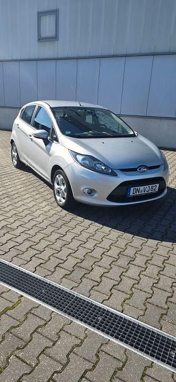 Gebraucht Ford Fiesta Trend 82 PS (60 kW) 2013 Silber Kleinwagen