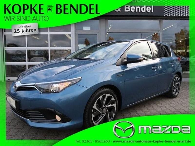 Gebraucht Toyota Auris Hybrid 99 PS (72 kW) 2015 Blue metallic (metallic) Limousine