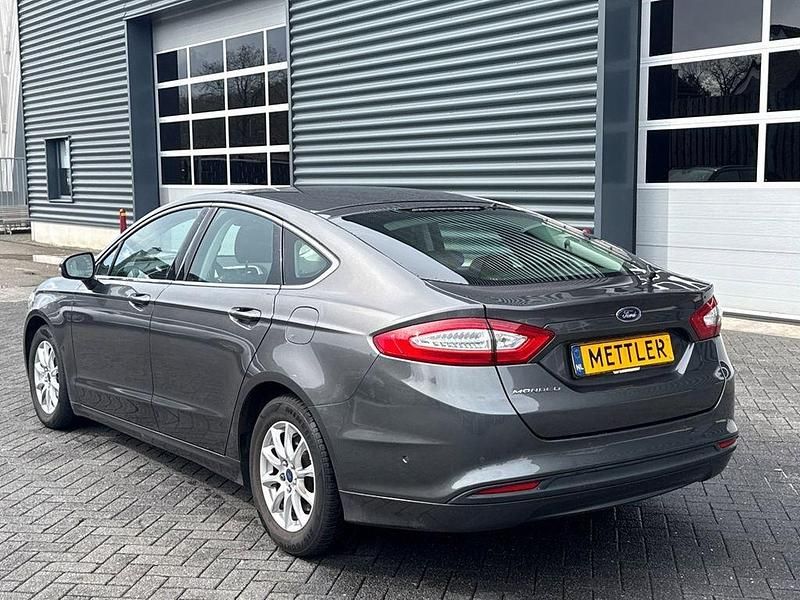 Gebraucht Ford Mondeo Trend 160 PS (117 kW) 2016 Grau Limousine