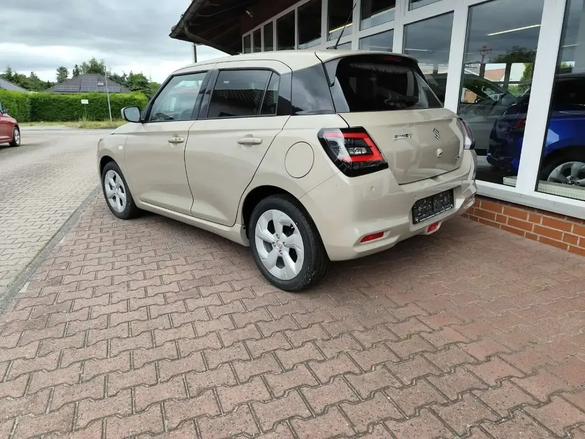 Neu Suzuki Swift Comfort 83 PS (61 kW) 2026 Caravan ivory Kleinwagen