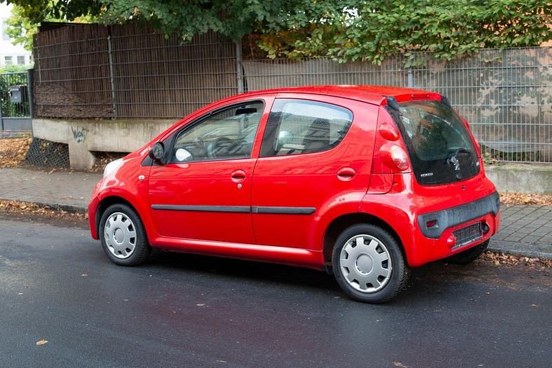 Rot Gebraucht 2010 Peugeot 107 Kleinwagen | 2.750 € - Bild 1/4