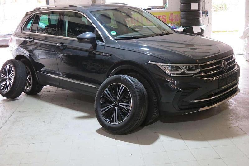 Gebraucht VW Tiguan Elegance 150 PS (110 kW) 2022 Grau SUV