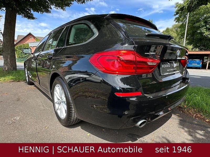 Gebraucht BMW 520 184 PS (135 kW) 2018 Schwarz 668 Kombi