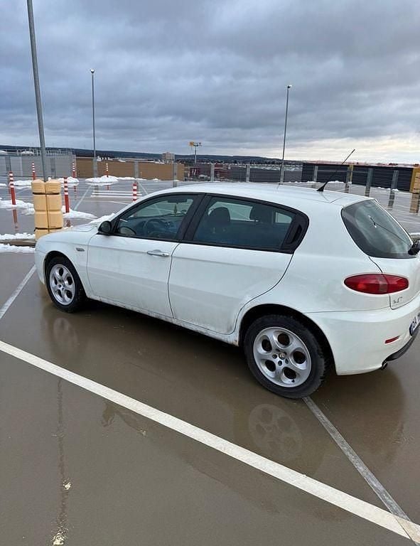 Gebraucht Alfa Romeo 147 120 PS (88 kW) 2010 Weiß Kleinwagen