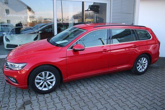 Gebraucht VW Passat Business 122 PS (89 kW) 2023 Tornadorot Kombi