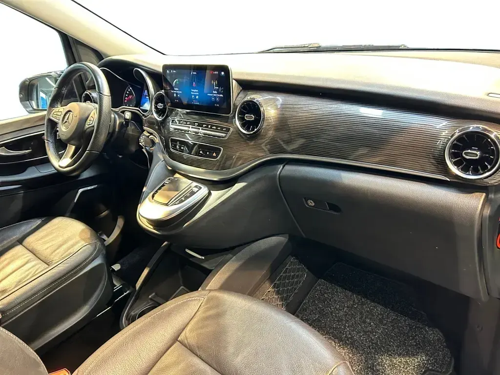 Gebraucht Mercedes V300 237 PS (174 kW) 2022 Cavansitblau metallic Van / Kleinbus
