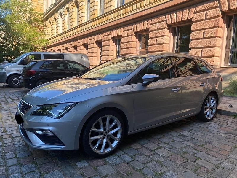 Silber Gebraucht 2019 Seat Leon ST FR Kombi | 20.000 € (Fairer Preis) - Bild 1/4