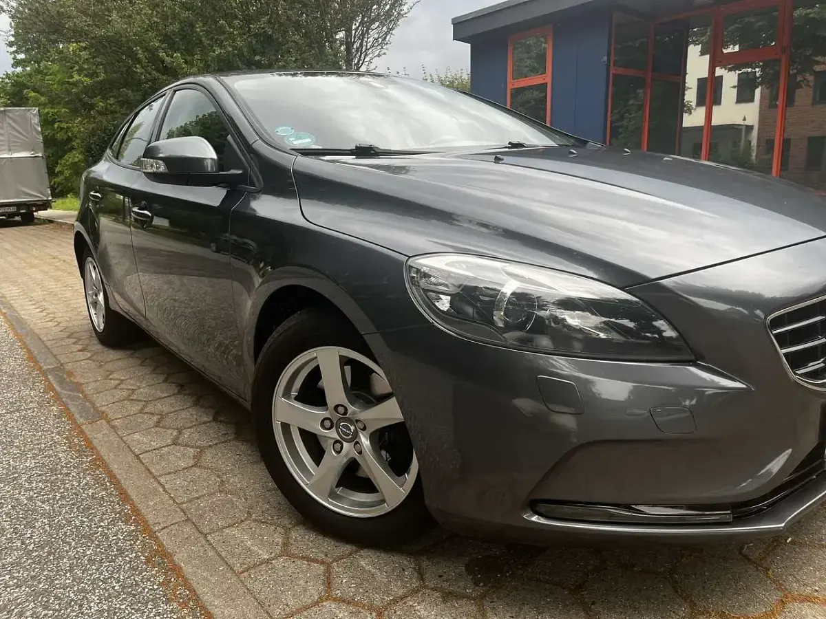 Gebraucht Volvo V40 Momentum 114 PS (83 kW) 2014 Limousine