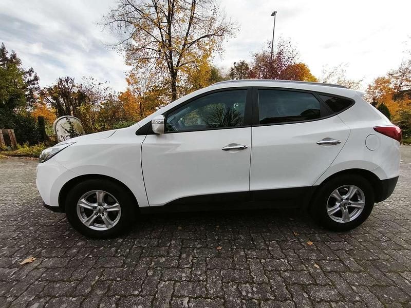 Weiß Gebraucht 2014 Hyundai ix35 Style SUV | 12.500 € (Etwas zu teuer) - Bild 1/4