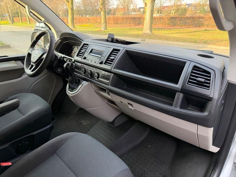 Gebraucht VW Transporter 150 PS (110 kW) 2018 Silber Van