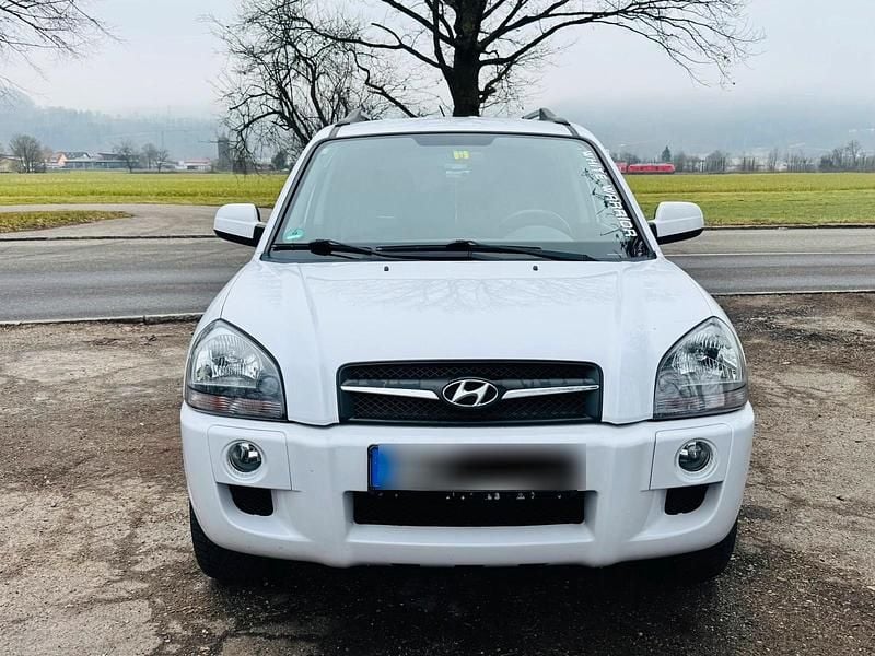 Weiß Gebraucht 2009 Hyundai Tucson SUV | 4.500 € (Guter Preis) - Bild 1/4