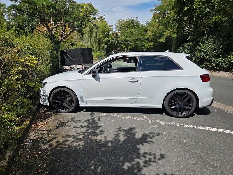 Weiß Gebraucht 2025 Audi S3 Design Coupé | 30.000 € - Bild 1/4