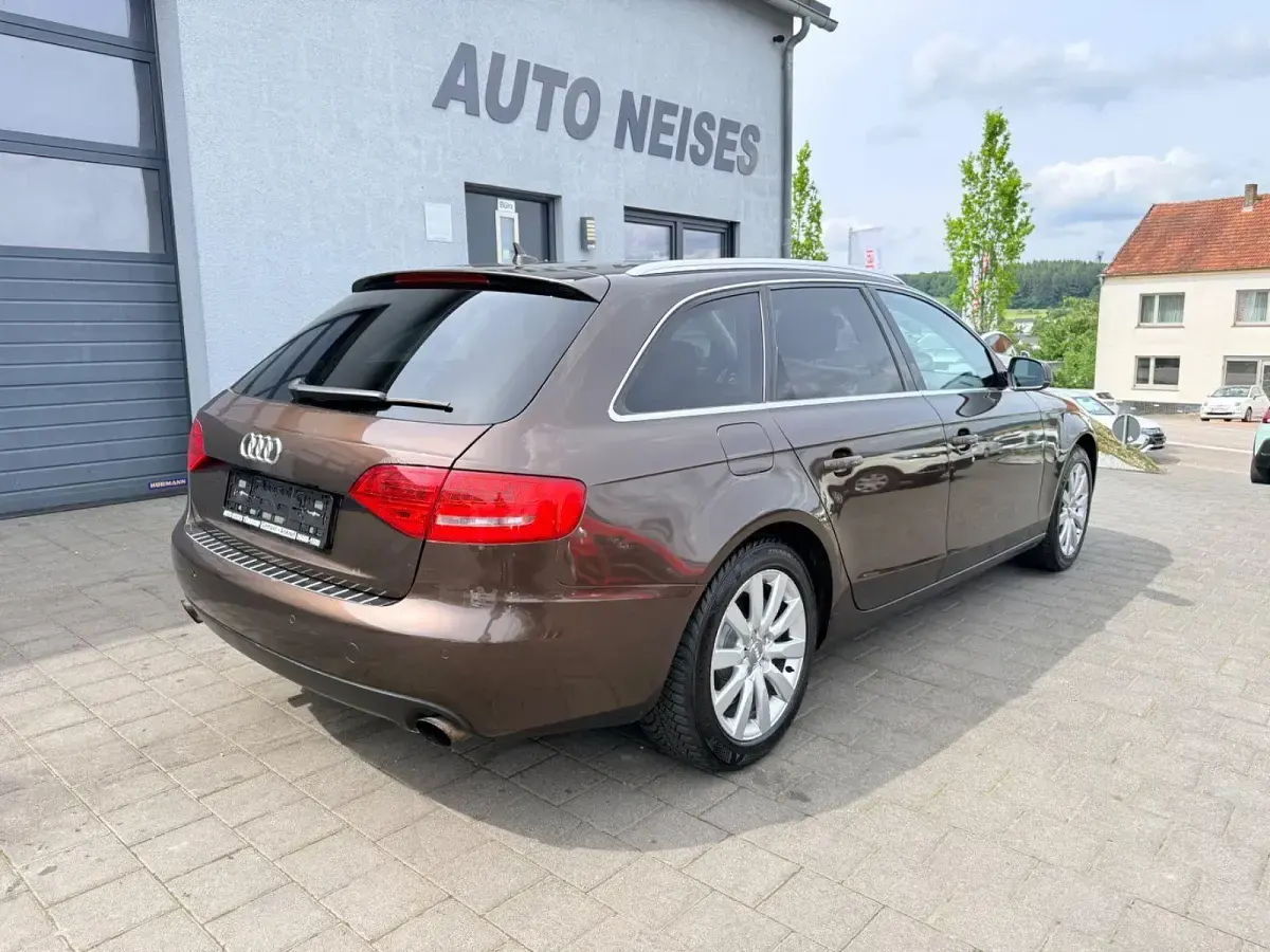 Gebraucht Audi A4 Ambiente 211 PS (155 kW) 2011 Braun Kombi