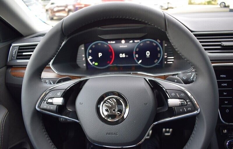 Gebraucht Skoda Superb 200 PS (147 kW) 2023 Graphite grau metallic met. graphite grau metallic met. Kombi