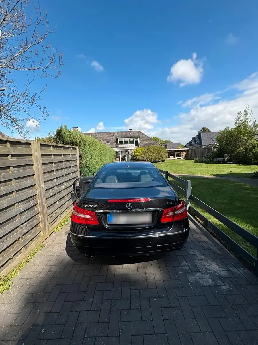 Gebraucht Mercedes E220 170 PS (125 kW) 2011 Schwarz Coupé