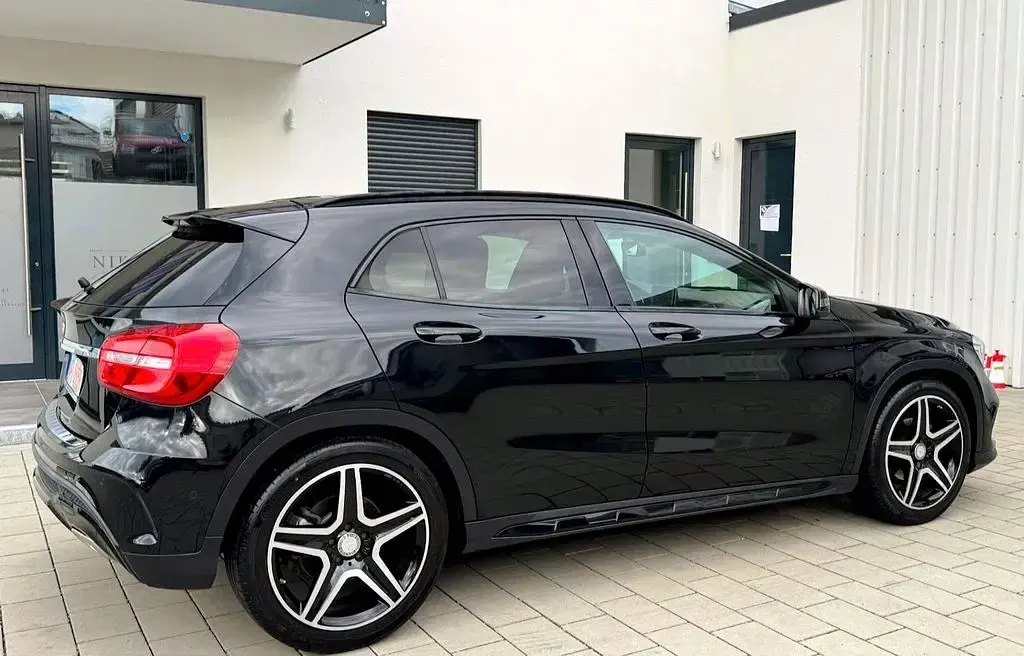 Gebraucht Mercedes GLA180 AMG 122 PS (89 kW) 2015 Schwarz SUV