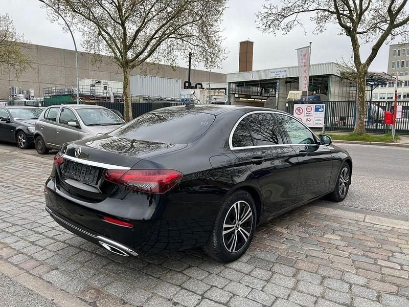 Usado Mercedes E200 160 CV (117 kW) 2023 Negro Berlina