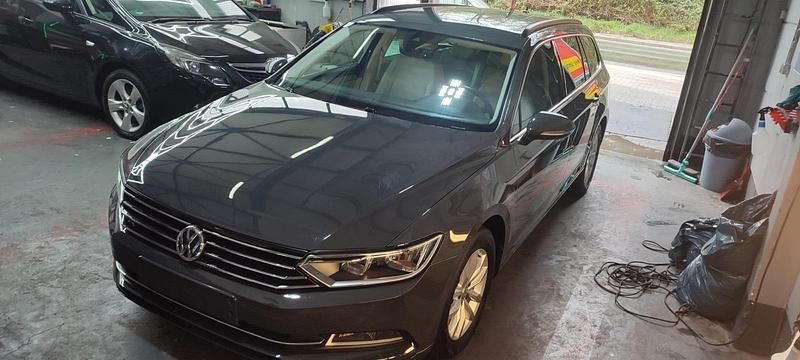 Gebraucht VW Passat 150 PS (110 kW) 2018 Silber Kombi