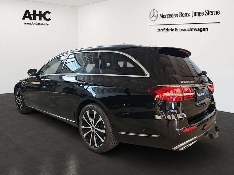 Gebraucht Mercedes E300 194 PS (142 kW) 2020 Metalliclack obsidianschwarz Kombi