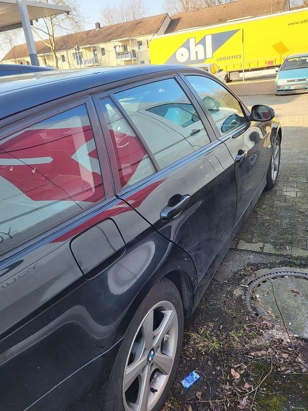 Gebraucht BMW 320 163 PS (119 kW) 2007 Schwarz Kombi