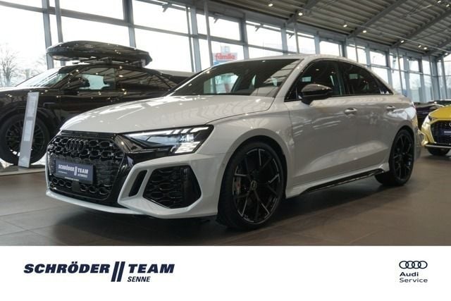 Weiß Gebraucht 2022 Audi RS3 Ambiente Kleinwagen | 63.980 € (Teuer) - Bild 1/4