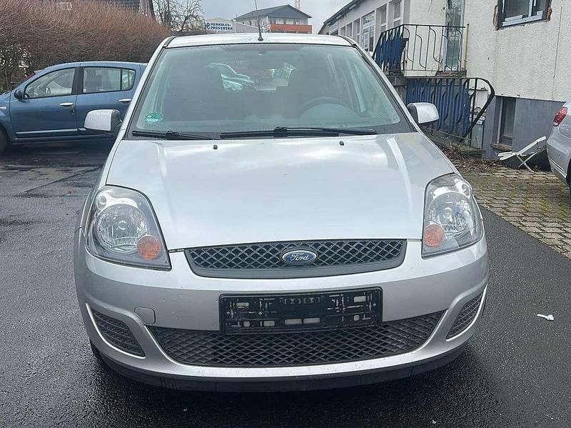 Gebraucht Ford Fiesta Style 69 PS (50 kW) 2008 Polarsilber metallic Kleinwagen