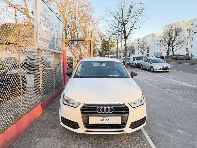 Gebraucht Audi A1 Sportback Basis 82 PS (60 kW) 2016 Weiß Kleinwagen