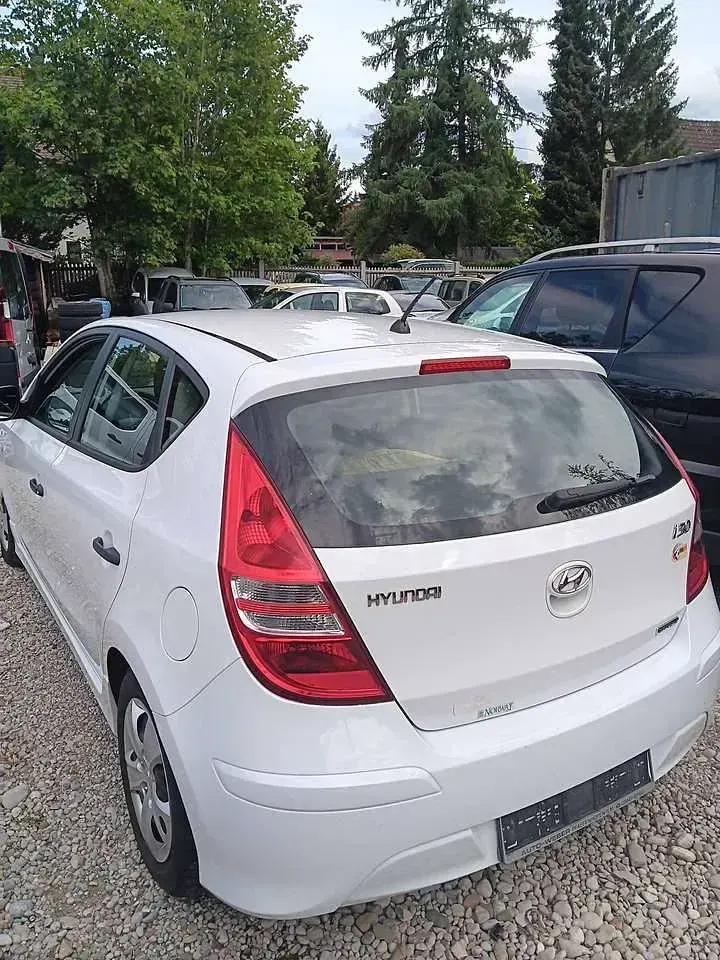 Gebraucht Hyundai i30 Classic 90 PS (66 kW) 2011 Weiss Kombi