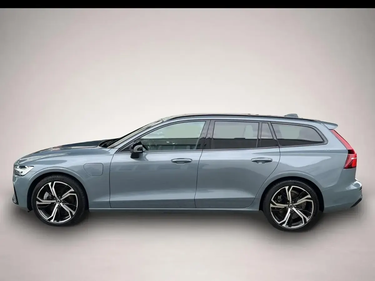 Gebraucht Volvo V60 Plus 455 PS (334 kW) 2023 Manufacturer Kombi