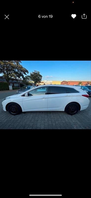 Weiß Gebraucht 2012 Hyundai i40 Kombi | 10.500 € - Bild 1/4