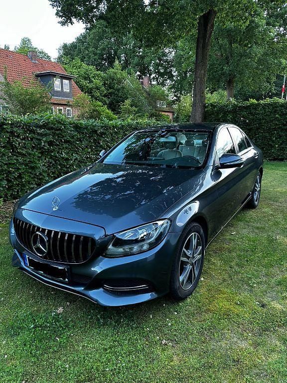 Grau Gebraucht 2014 Mercedes C200 Limousine | 17.990 € (Fairer Preis) - Bild 1/4