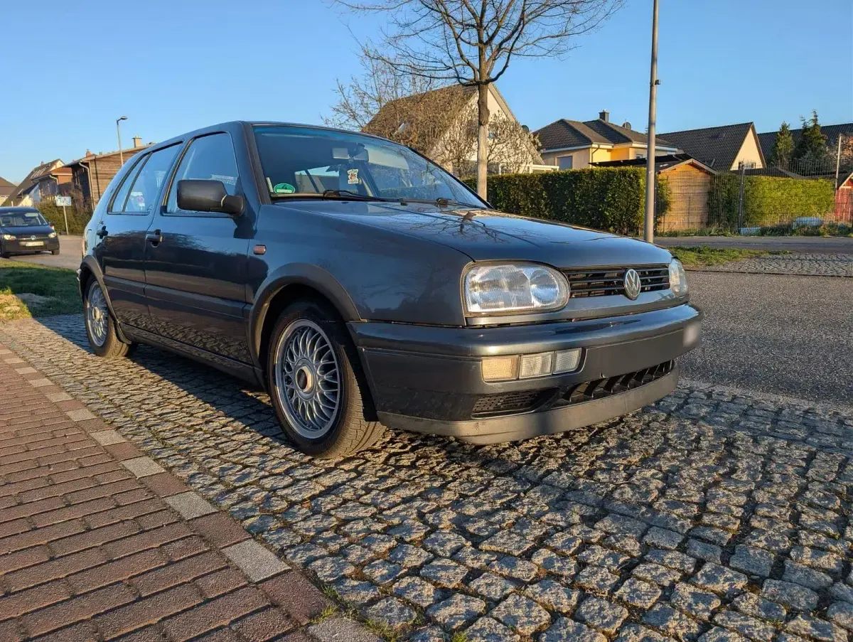 Brugt VW Golf III 75 HK (55 kW) 1996 Grå Sedan