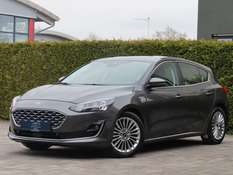 Grau Gebraucht 2020 Ford Focus Vignale Limousine | 15.800 € (Superpreis) - Bild 1/4